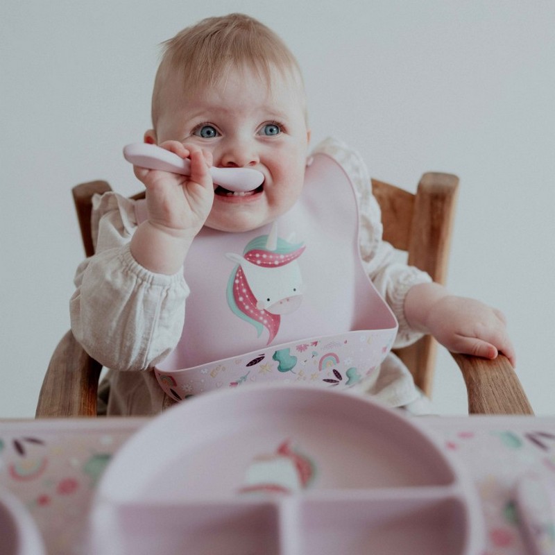 Tovaglietta per bambini in silicone rosa decorata con arcobaleni, alberi e stelle